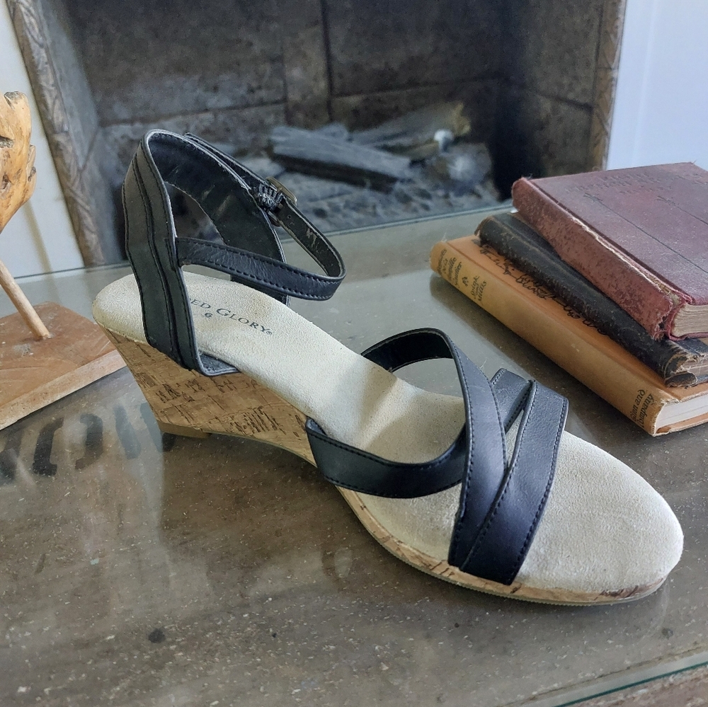 Faded Glory Wedge Sandel, Left Shoe, Size 6